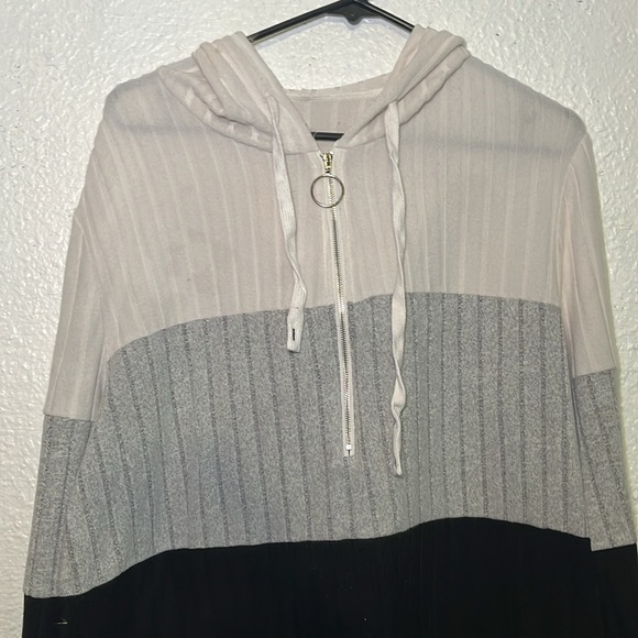 Shein curve black gray, and white zip top hooded sweater size 1XL - Picture 2 of 7
